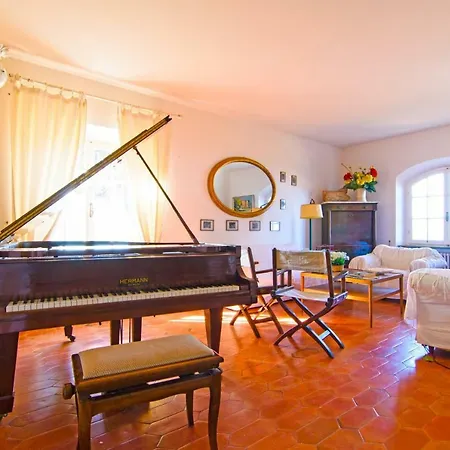 In 23631 Villa Portoferraio